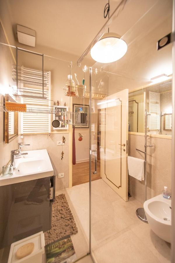 루카 Residenza Al Pavone Luxury With Terrace 아파트 외부 사진